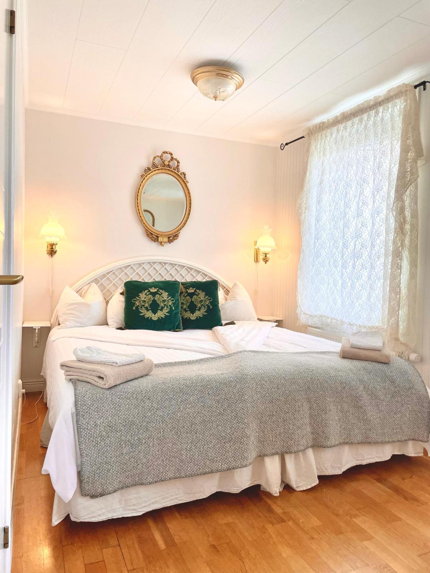Hotell & Restaurant Solliden Stenungsund Bagian luar foto